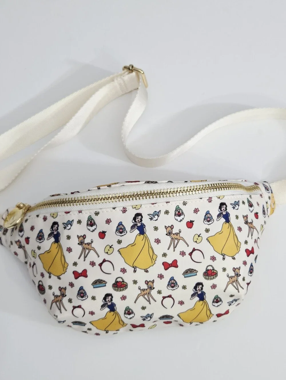 STONEY CLOVER LANE DISNEY SNOW WHITE FAIREST ONE OF ALL FANNY PACK BAG